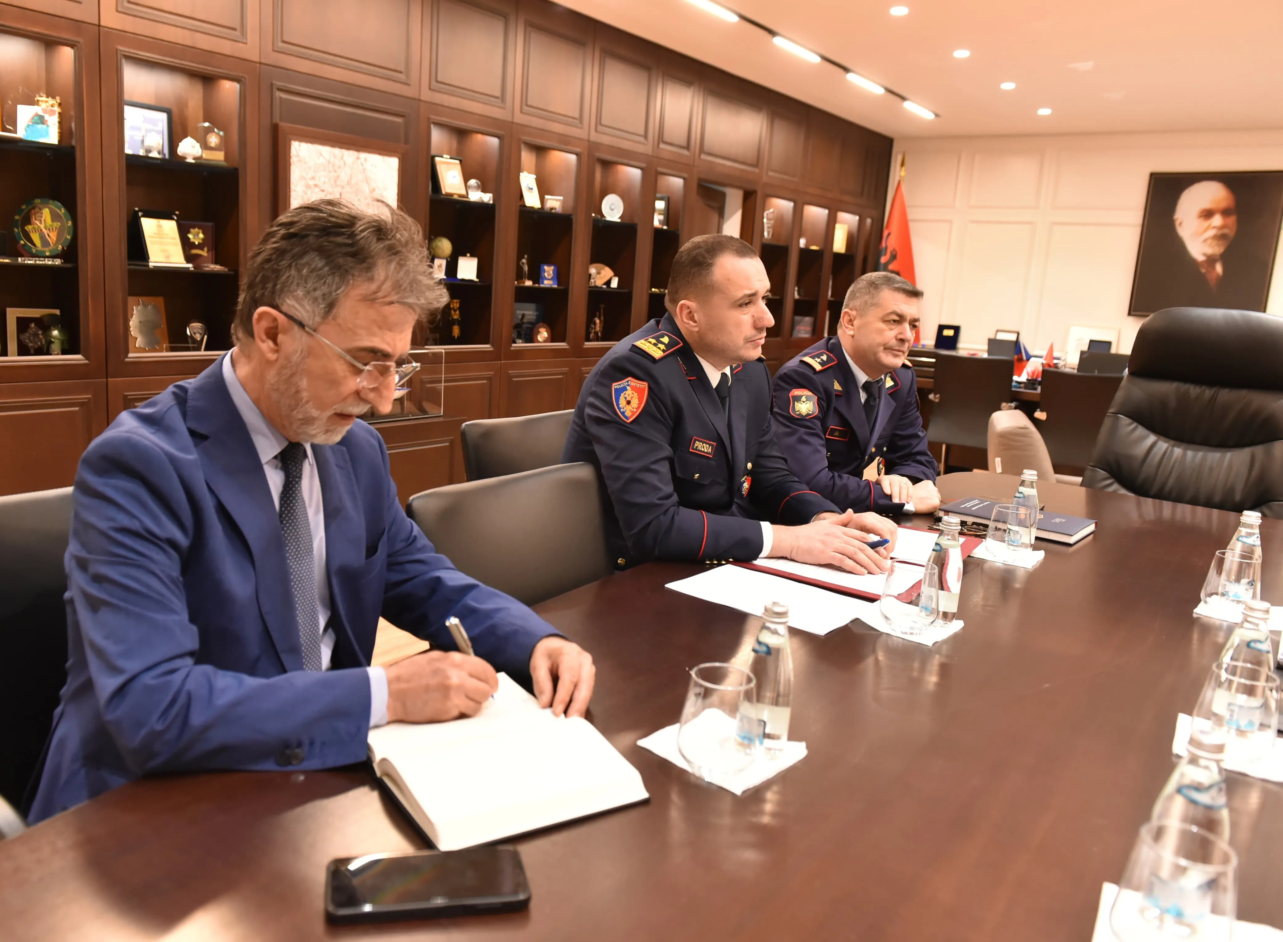 Pamje nga takimi institucional i Këshillit
